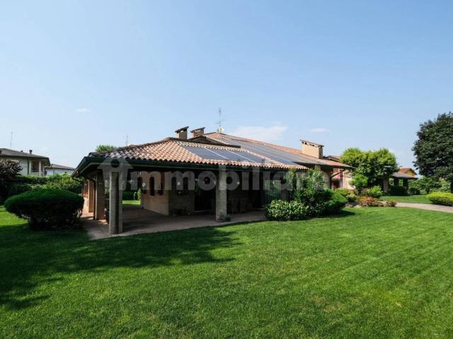 Case e ville in vendita di 678 m²