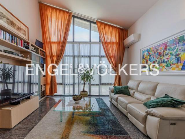 Case e ville in vendita di 678 m² in Via Salvo D&apos Acquisto