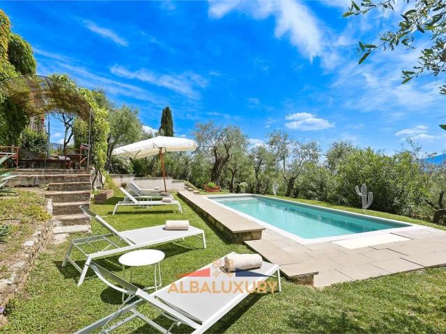 Case e ville in vendita di 680 m² in Via di Mammoli, 10