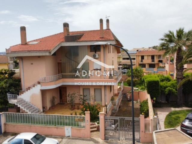 Case e ville in vendita di 680 m² in Via Lisbona, 21