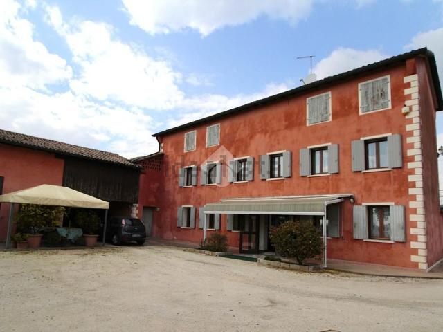 Case e ville in vendita di 680 m² in Via Monte Grappa, 200