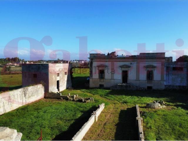 Case e ville in vendita di 680 m² in Via Stazione