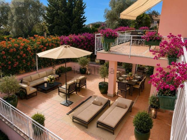 Case e ville in vendita di 682 m² in Strada San Lorenzo, 66