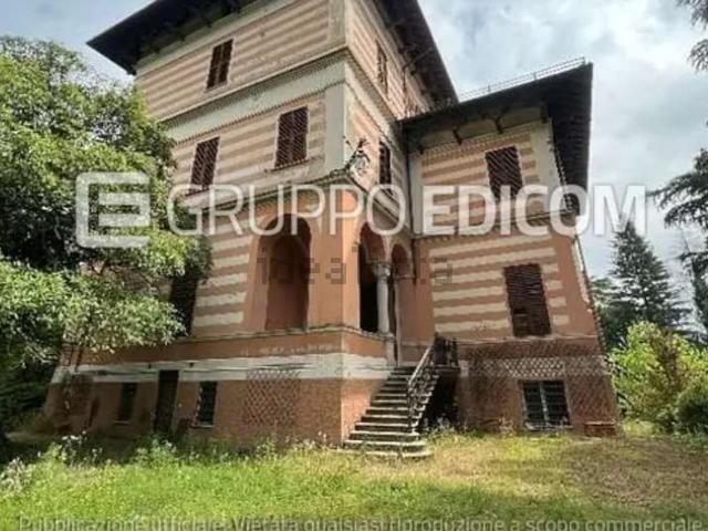 Case e ville in vendita di 682 m² in Strada Villalvernia, 3