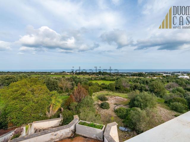 Case e ville in vendita di 683 m² in Via Conversano, 121