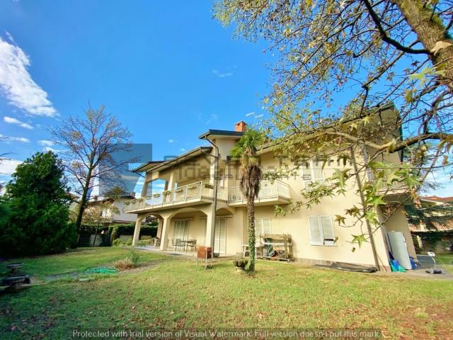 Case e ville in vendita di 683 m² in Via rimembranze