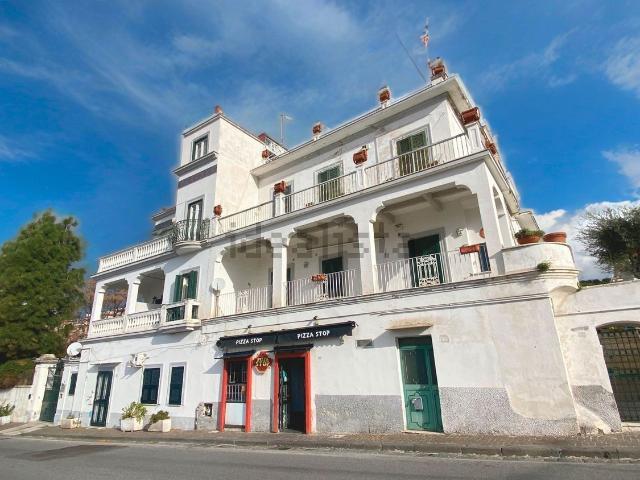 Case e ville in vendita di 684 m² in Via Solfatara