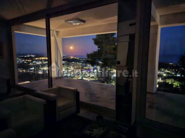 Case e ville in vendita di 685 m² in Via dei Ciliegi, 14