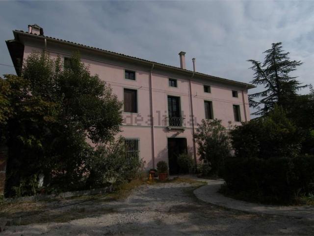Case e ville in vendita di 690 m²