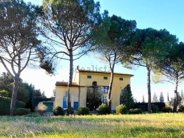 Case e ville in vendita di 690 m² in Via dei Cappuccini, 81