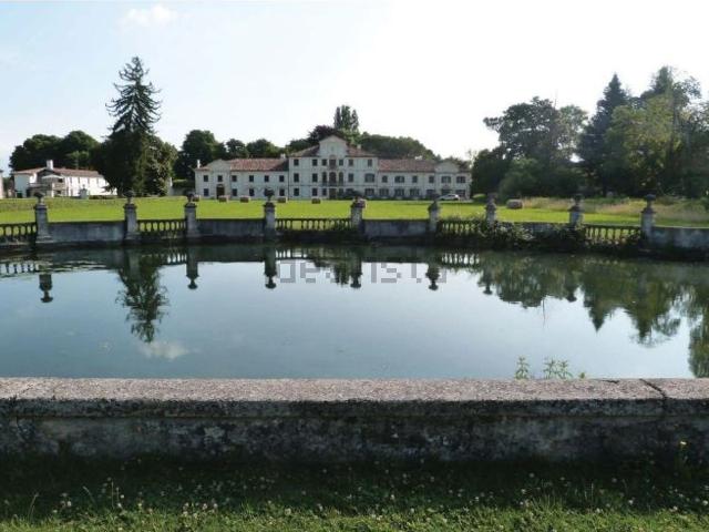 Case e ville in vendita di 690 m² in Via Roma, 8