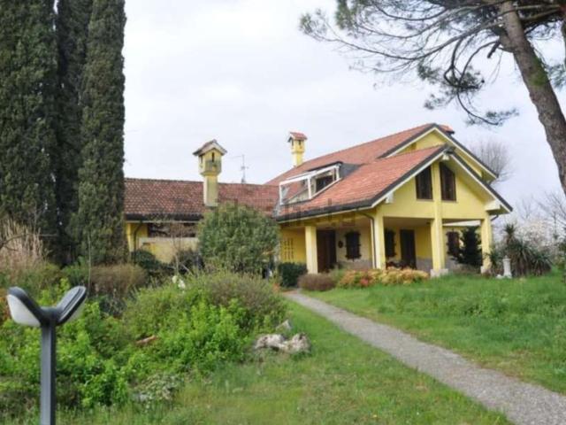 Case e ville in vendita di 691 m² in Via Baruchella, 13