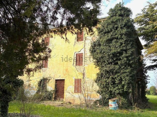 Case e ville in vendita di 693 m² in Via Nogarola