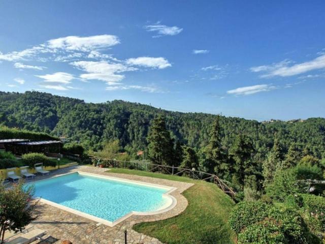 Case e ville in vendita di 695 m²
