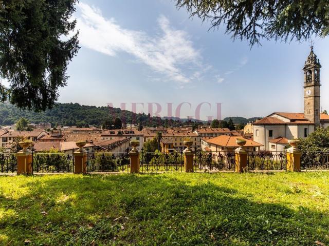 Case e ville in vendita di 695 m² in Via 1º Maggio, 84