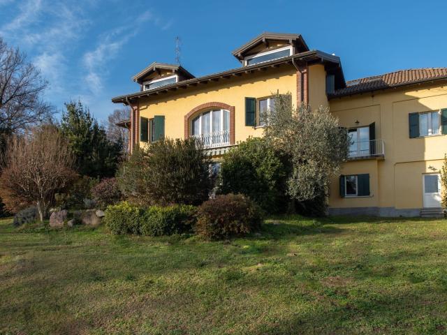Case e ville in vendita di 695 m² in Via Calvi Pier Fortunato