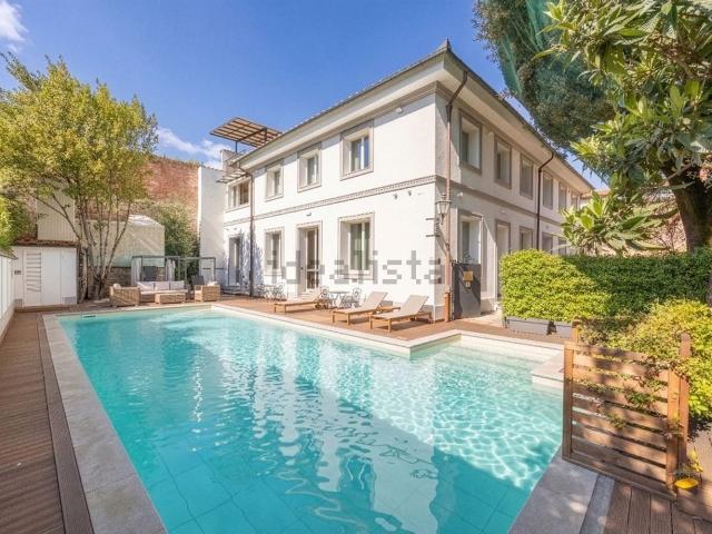 Case e ville in vendita di 698 m² in Via Vittorio Alfieri, 3