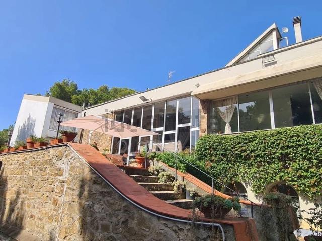 Case e ville in vendita di 700 m²