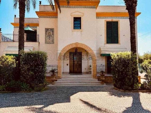 Case e ville in vendita di 700 m²