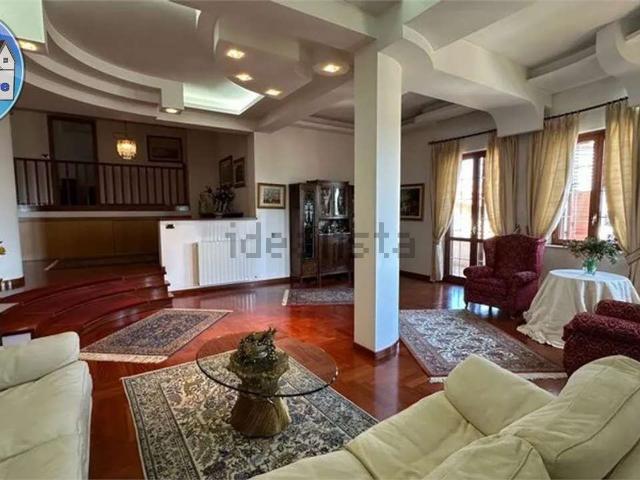 Case e ville in vendita di 700 m²