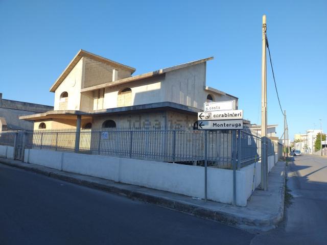 Case e ville in vendita di 700 m² in Via G. Costa
