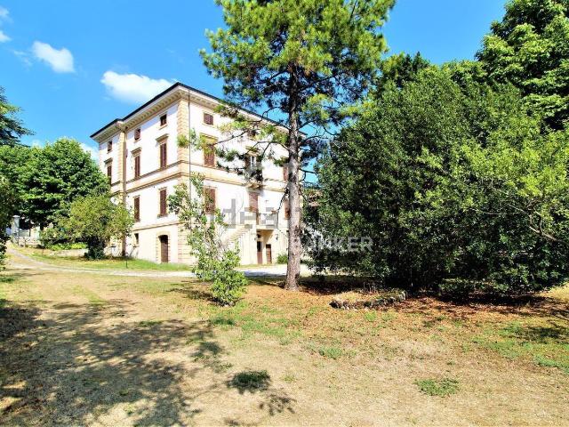 Case e ville in vendita di 700 m² in Via Giacomo Matteotti, 47