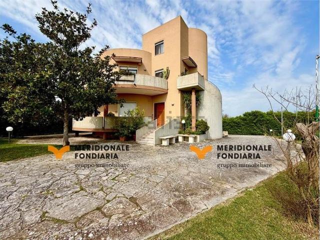Case e ville in vendita di 700 m² in Via Guglielmo Marconi, 97
