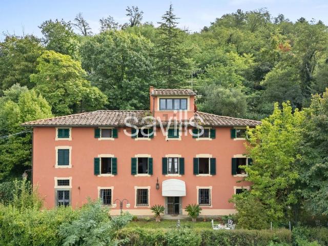 Case e ville in vendita di 700 m² in Via di Speri