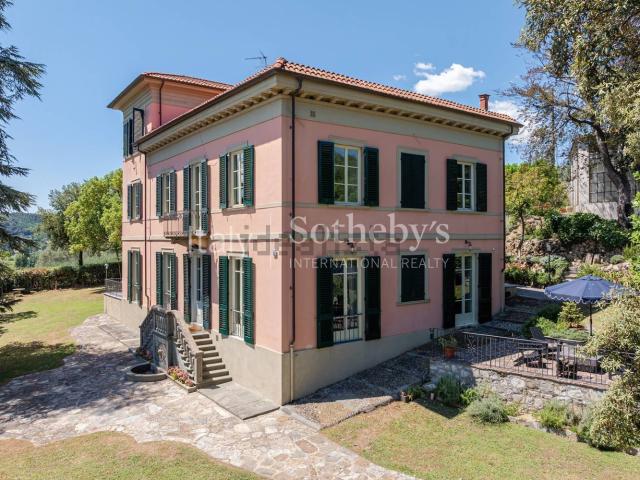 Case e ville in vendita di 700 m² in Via di Villa Mansi