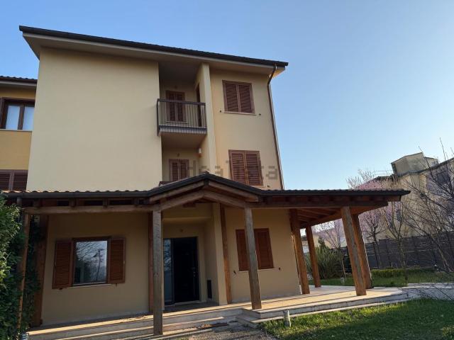 Case e ville in vendita di 700 m² in Via Campomoro, 81