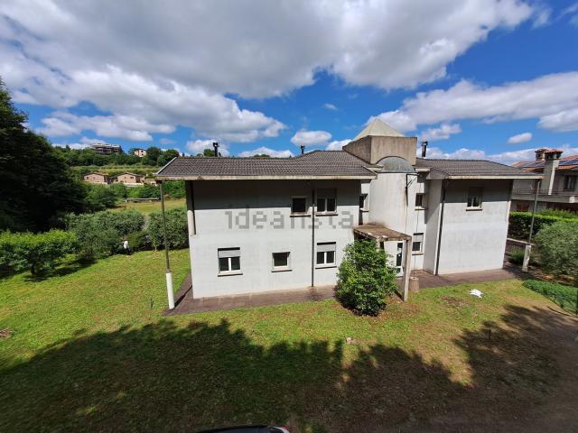 Case e ville in vendita di 700 m² in Via Raffaello