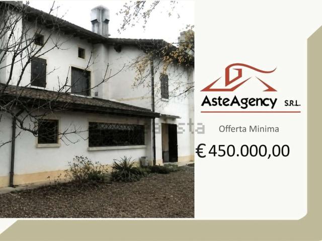 Case e ville in vendita di 700 m² in Via Vittorio Veneto, 48