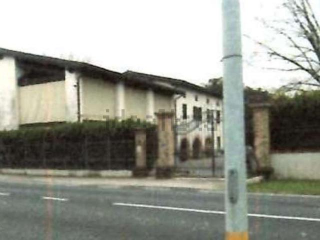 Case e ville in vendita di 700 m² in Via Vittorio Veneto, 48