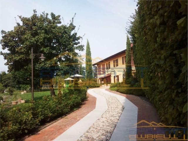 Case e ville in vendita di 700 m² in Via Vignola