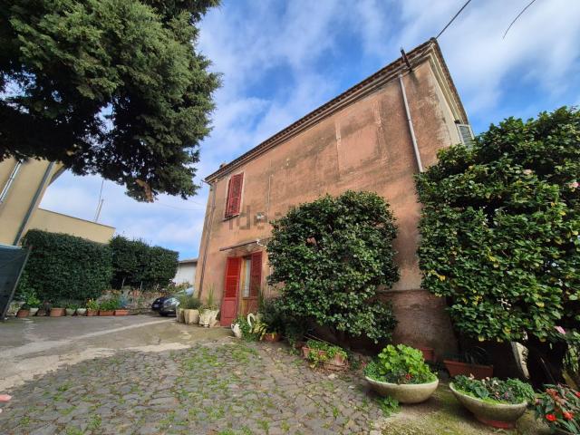 Case e ville in vendita di 700 m² in Contrada Comune, 35