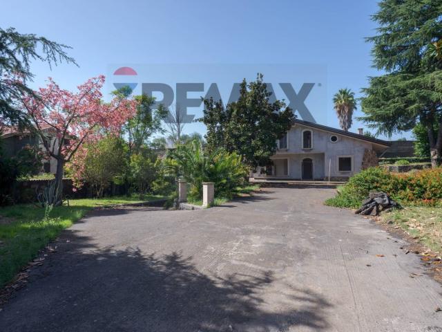 Case e ville in vendita di 700 m² in Corso Cristoforo Colombo