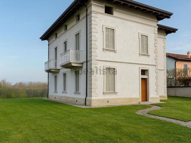 Case e ville in vendita di 700 m² in Piazza Cavour