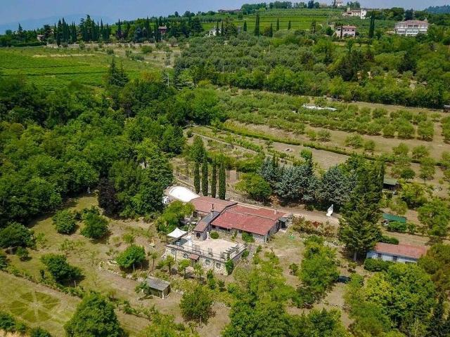 Case e ville in vendita di 700 m² in Strada Dei Monti, 2