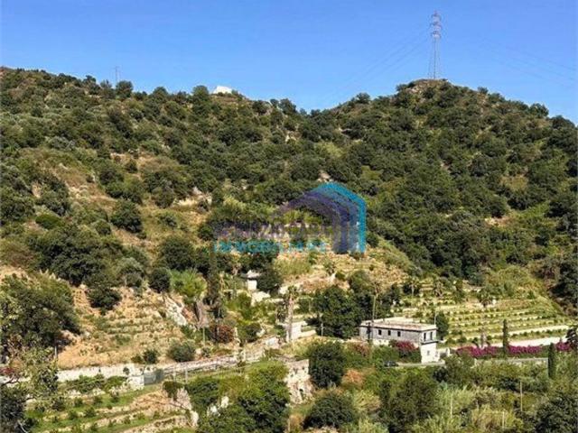 Case e ville in vendita di 70400 m²