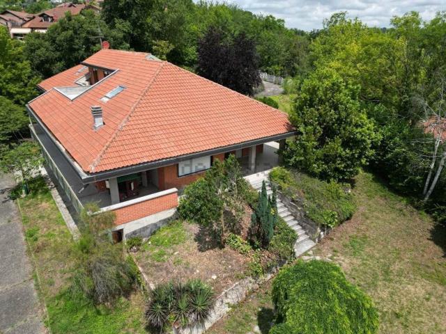Case e ville in vendita di 705 m² in Via Miravalle, 11