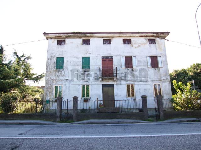 Case e ville in vendita di 631 m² in Viale Riviera Berica, 702