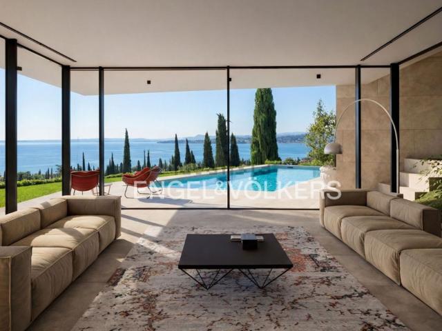 Case e ville in vendita di 707 m² in Via Panoramica