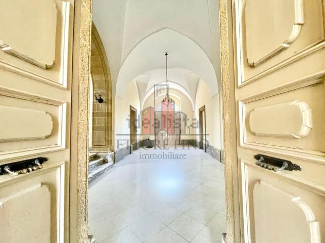 Case e ville in vendita di 709 m² in Via Carlo Magno