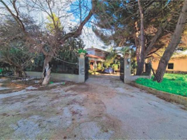 Case e ville in vendita di 709 m² in Via Marangio