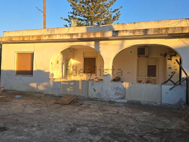 Case e ville in vendita di 70 m² in Strada Ognina, 70