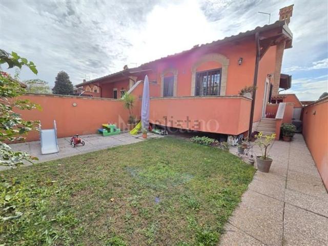Case e ville in vendita di 70 m² in Via Azzanello