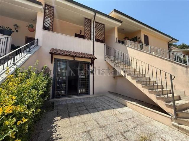 Case e ville in vendita di 70 m² in Via Solarussa