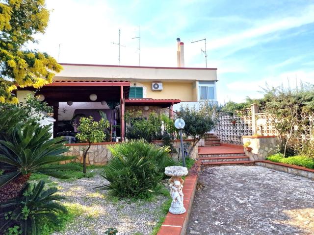 Case e ville in vendita di 70 m² in Viale Carbonelli