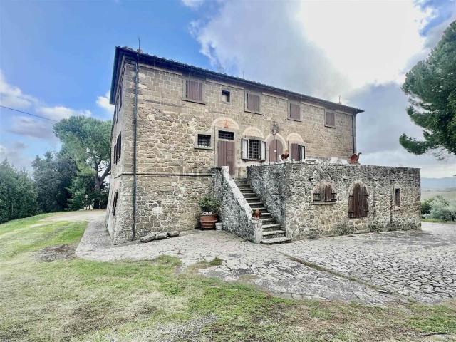 Case e ville in vendita di 710 m²
