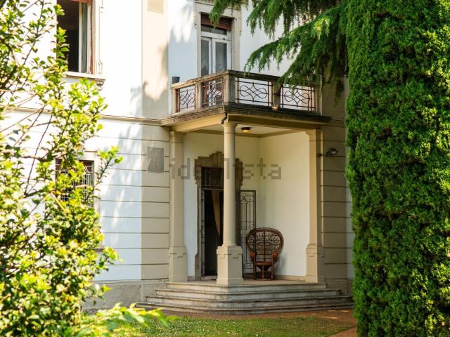 Case e ville in vendita di 710 m² in Via Guglielmo Marconi